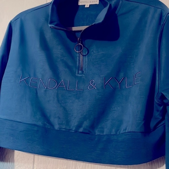 Kendall & Kylie cropped pullover size medium - Picture 2 of 4